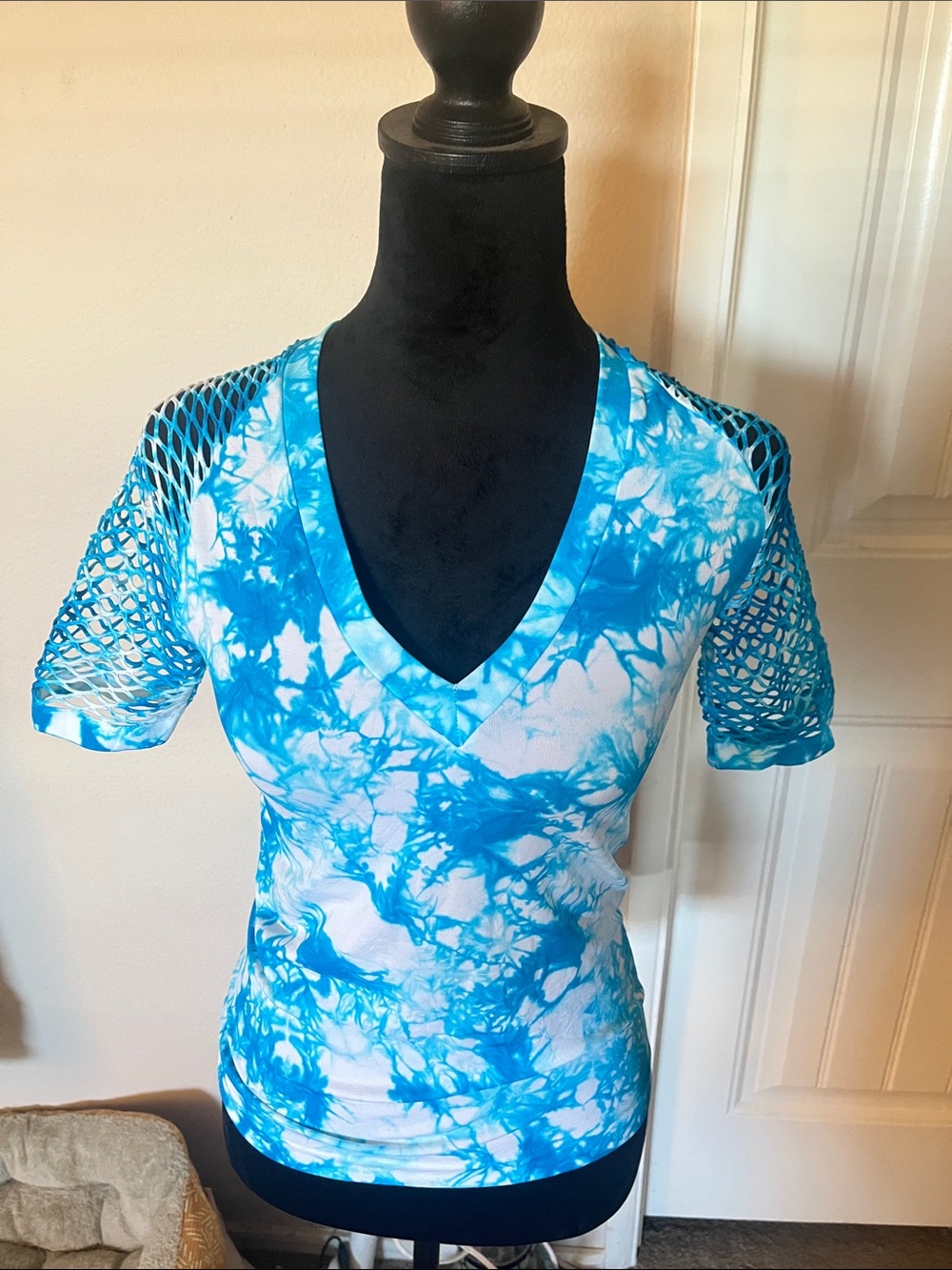 VENUS Blue Tie-Dye V-Neck Short Sleeve Top